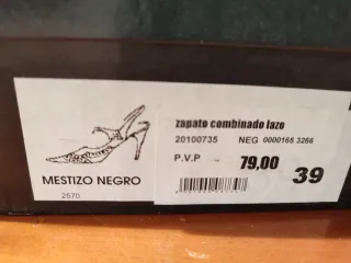 Zapatos de tacón Amparo Bernus negros