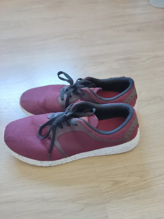 Zapatillas Pull and Bear burdeos