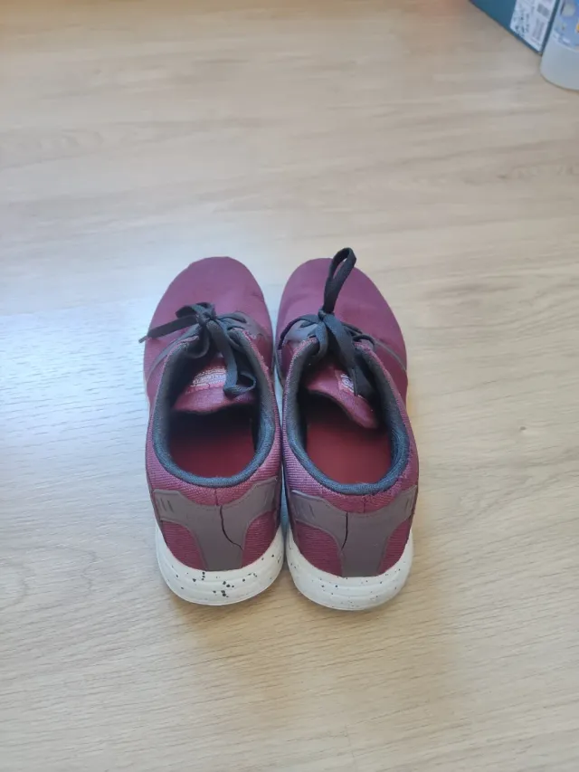 Zapatillas Pull and Bear burdeos