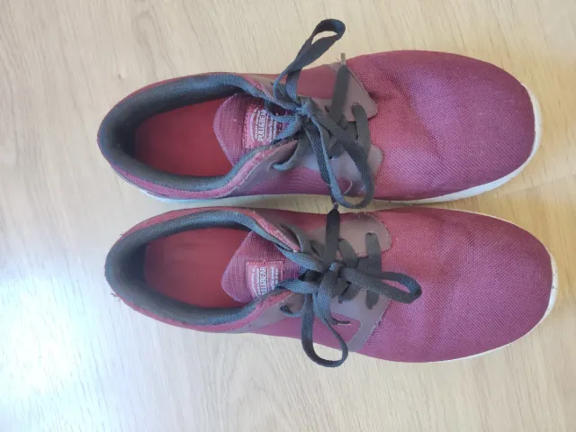 Zapatillas Pull and Bear burdeos