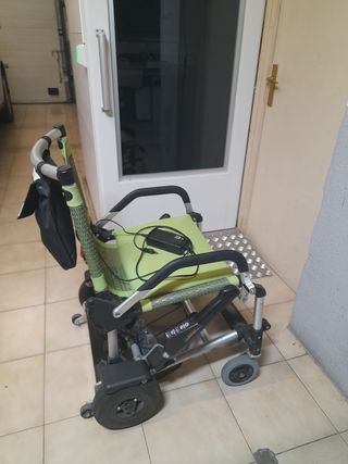 silla de ruedas Zinger color verde.