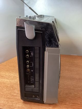 Toshiba RT-8900S Bombeat 15 Radio Cassette - Leer