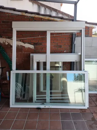 Ventanas de aluminio blancas