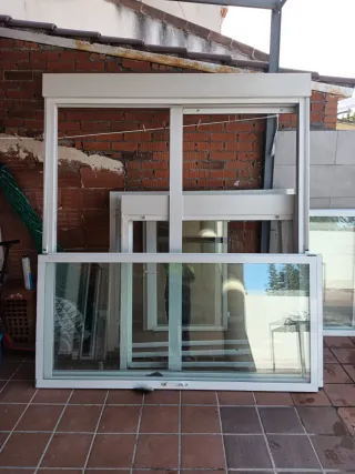 Ventanas de aluminio blancas