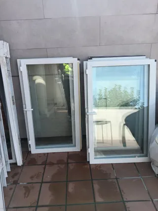 Ventanas de aluminio blancas