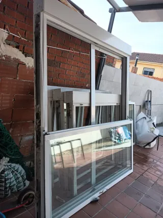 Ventanas de aluminio blancas