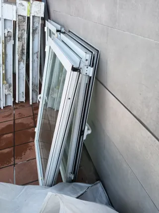 Ventanas de aluminio blancas