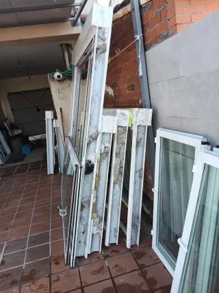 Ventanas de aluminio blancas