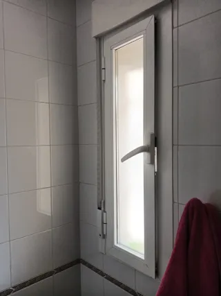 Ventanas de aluminio blancas