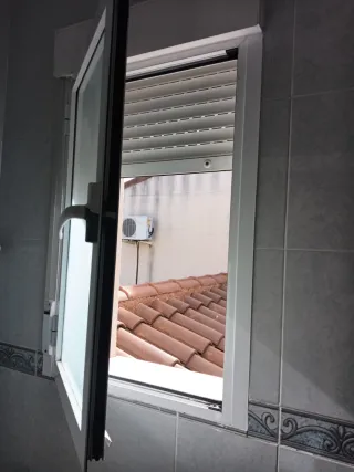 Ventanas de aluminio blancas