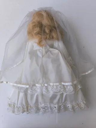 Muñeca de porcelana vintage novia