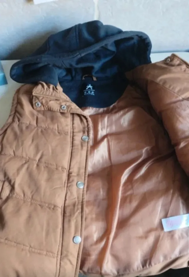 Chaleco acolchado con capucha 12-14 tallaS