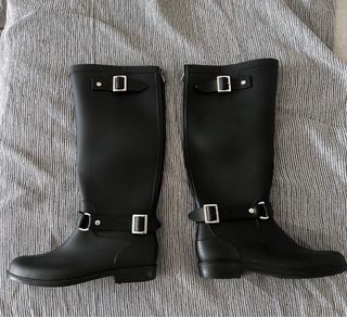 Botas de agua negras con hebilla
