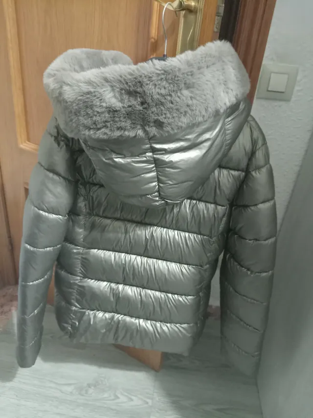 Cazadora plateada mujer con capucha