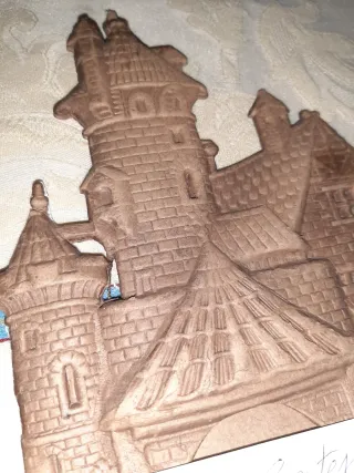 Cornice antica a forma di castello