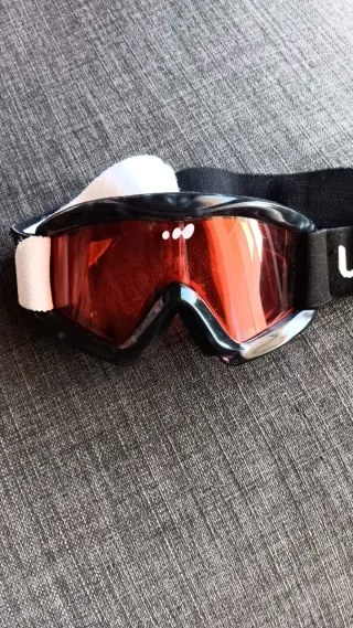 Gafas de esquí con lentes naranjas