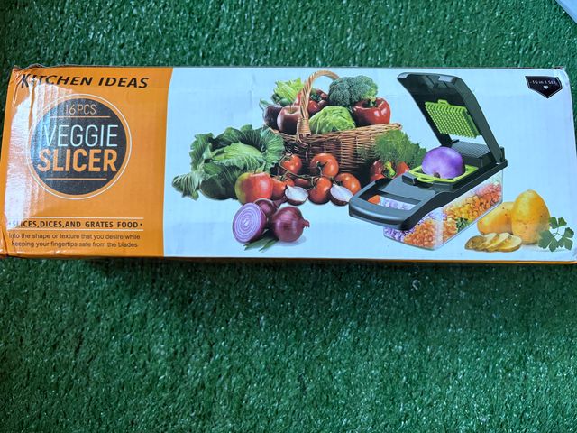 Affettatrice/taglia-verdure 16-in-1 con cestello scolapasta e contenitore