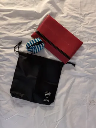 Lote de 3 bolsitas (roja, negra, azul)