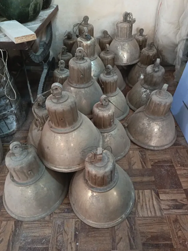 Lámpara Campana Industrial Dorada Metal