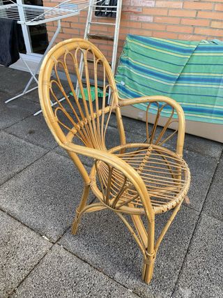Silla de mimbre estilo abanico