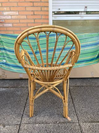 Silla de mimbre estilo abanico