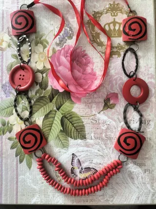 Collar largo de madera con cuentas