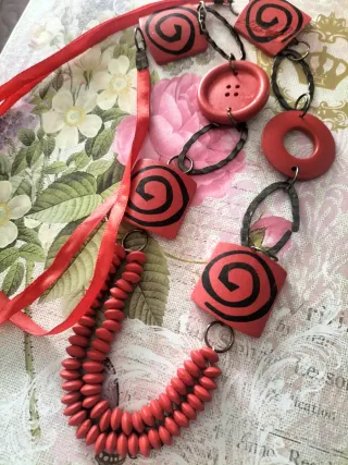 Collar largo de madera con cuentas