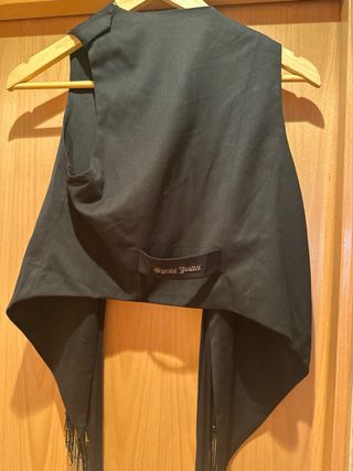 Chaleco corto Guess con flecos plateados