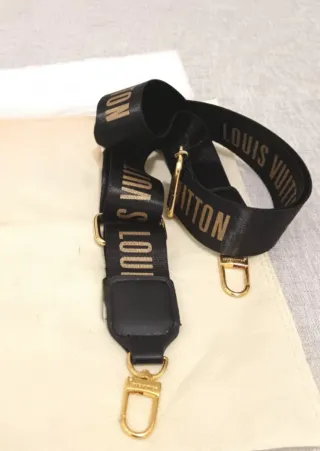 Set tracolla pelle, tracolla tessuto e charm