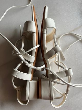 Sandalias blancas Shein talla 38.5