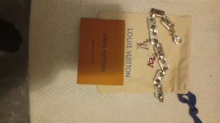 Pulsera Louis Vuitton LV Charm Plata de ley