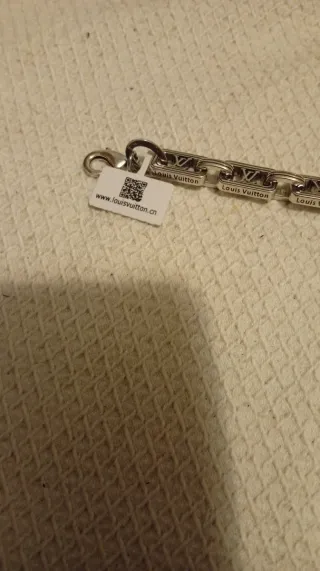 Pulsera Louis Vuitton LV Charm Plata de ley