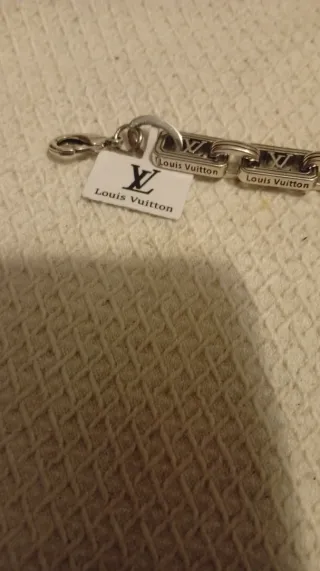 Pulsera Louis Vuitton LV Charm Plata de ley
