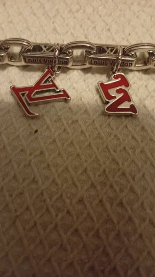 Pulsera Louis Vuitton LV Charm Plata de ley