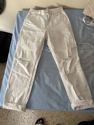 Pantalones vaqueros blancos rotos