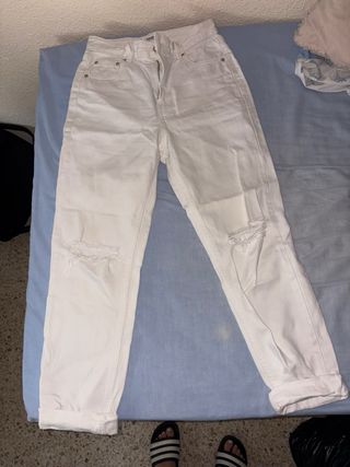Pantalones vaqueros blancos rotos