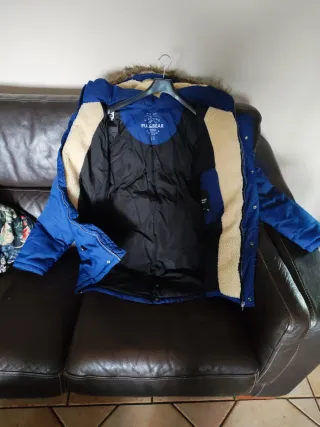 Parka Pull&Bear azul con capucha