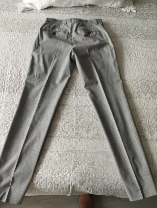 Pantalón de vestir gris a cuadros