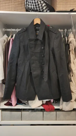 Gabardina Pull&Bear gris oscuro