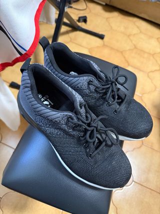 Zapatos de seguridad negros y grises