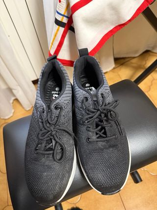 Zapatos de seguridad negros y grises