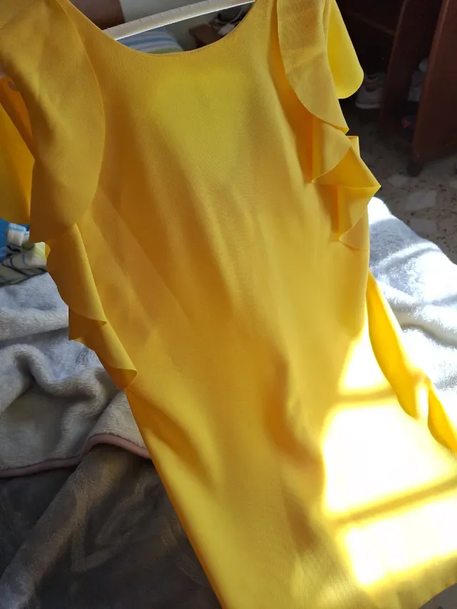Vestido amarillo con volantes