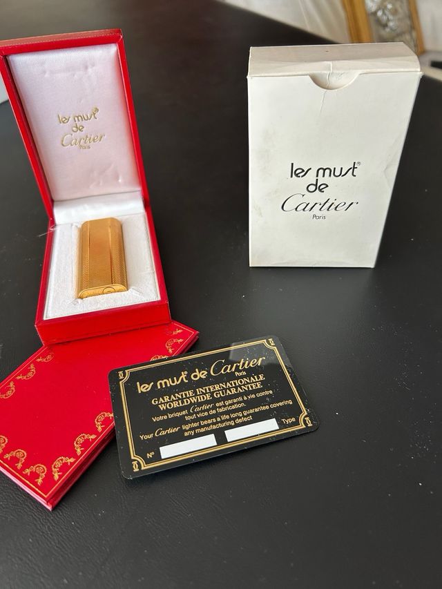 Encendedor Cartier Les Must Dorado