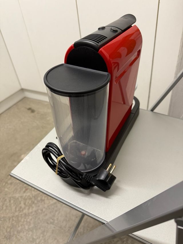 Cafetera de cápsulas Krups Roja