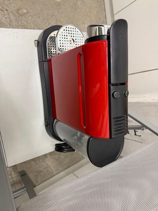 Cafetera de cápsulas Krups Roja