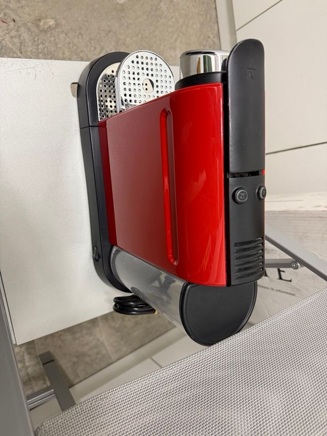 Cafetera de cápsulas Krups Roja