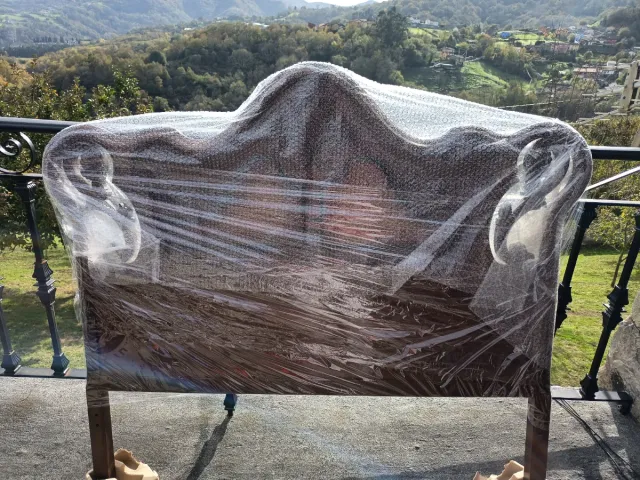 Cabecero antiguo de madera de alta calidad