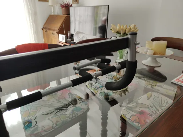 Barra de dominadas para puerta