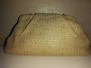 Bolso de mano beige tejido