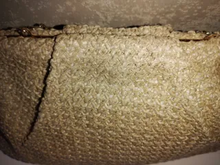 Bolso de mano beige tejido